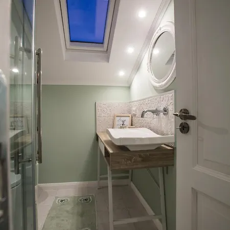 62 Steps To Petit Bonheur Appartement