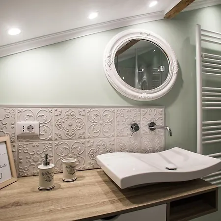 62 Steps To Petit Bonheur Bukarest