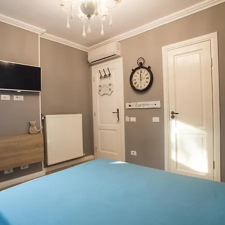 62 Steps To Petit Bonheur Apartment