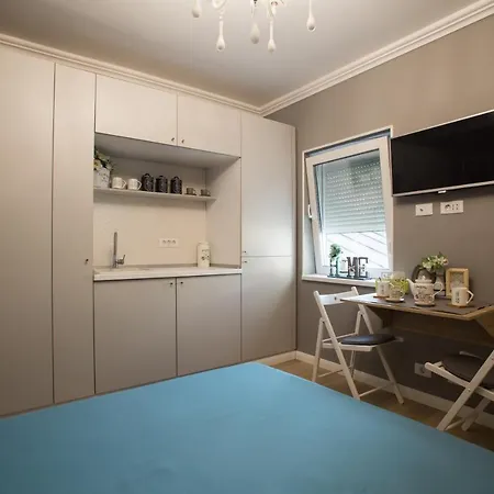 62 Steps To Petit Bonheur * Бухарест