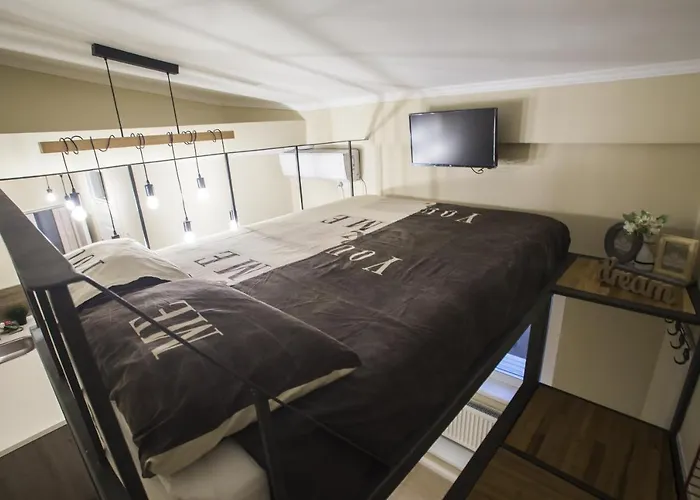 62 Steps To Petit Bonheur Bukarest