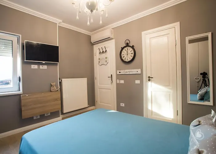 62 Steps To Petit Bonheur Apartman