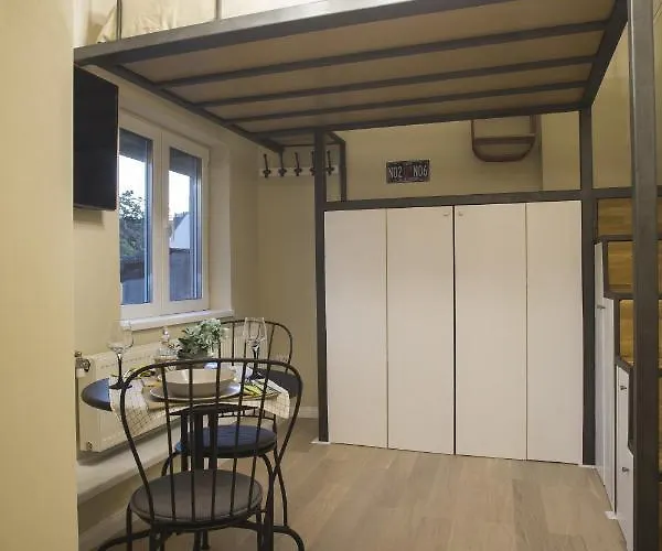 62 Steps To Petit Bonheur Apartman *