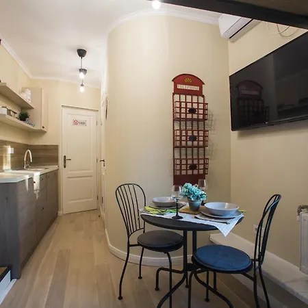 62 Steps To Petit Bonheur ブカレスト